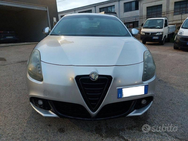 Usata Alfa Romeo Giulietta Exclusive 140 CV (102 kW) 2012 Grigio Utilitaria