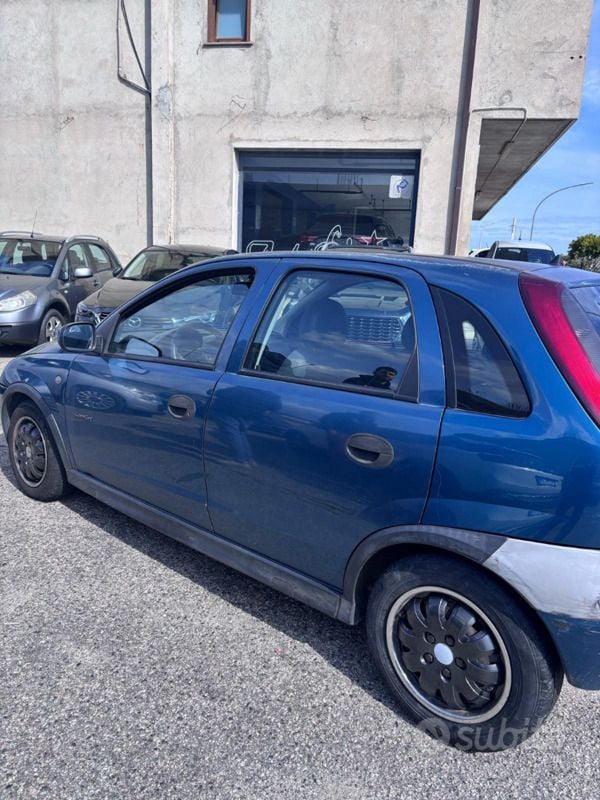 Usata Opel Corsa 65 CV (47 kW) 2002 Verde Utilitaria