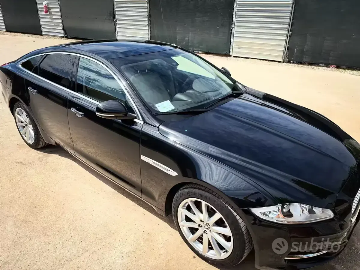 Usata Jaguar XJ 275 CV (202 kW) 2010 Nero Berlina