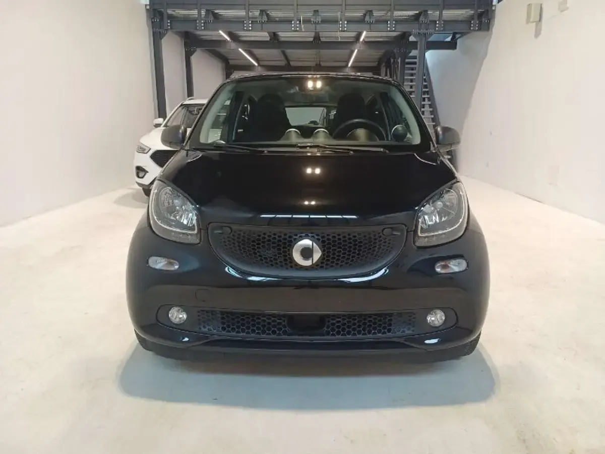 Usata Smart ForFour 71 CV (52 kW) 2019 Nero Utilitaria
