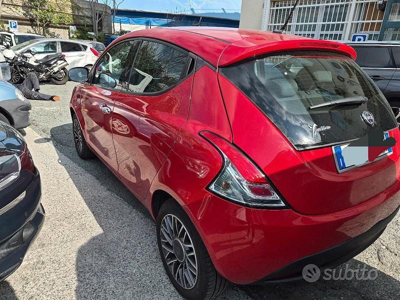 Usata Lancia Ypsilon 69 CV (50 kW) 2021 Rosso Utilitaria