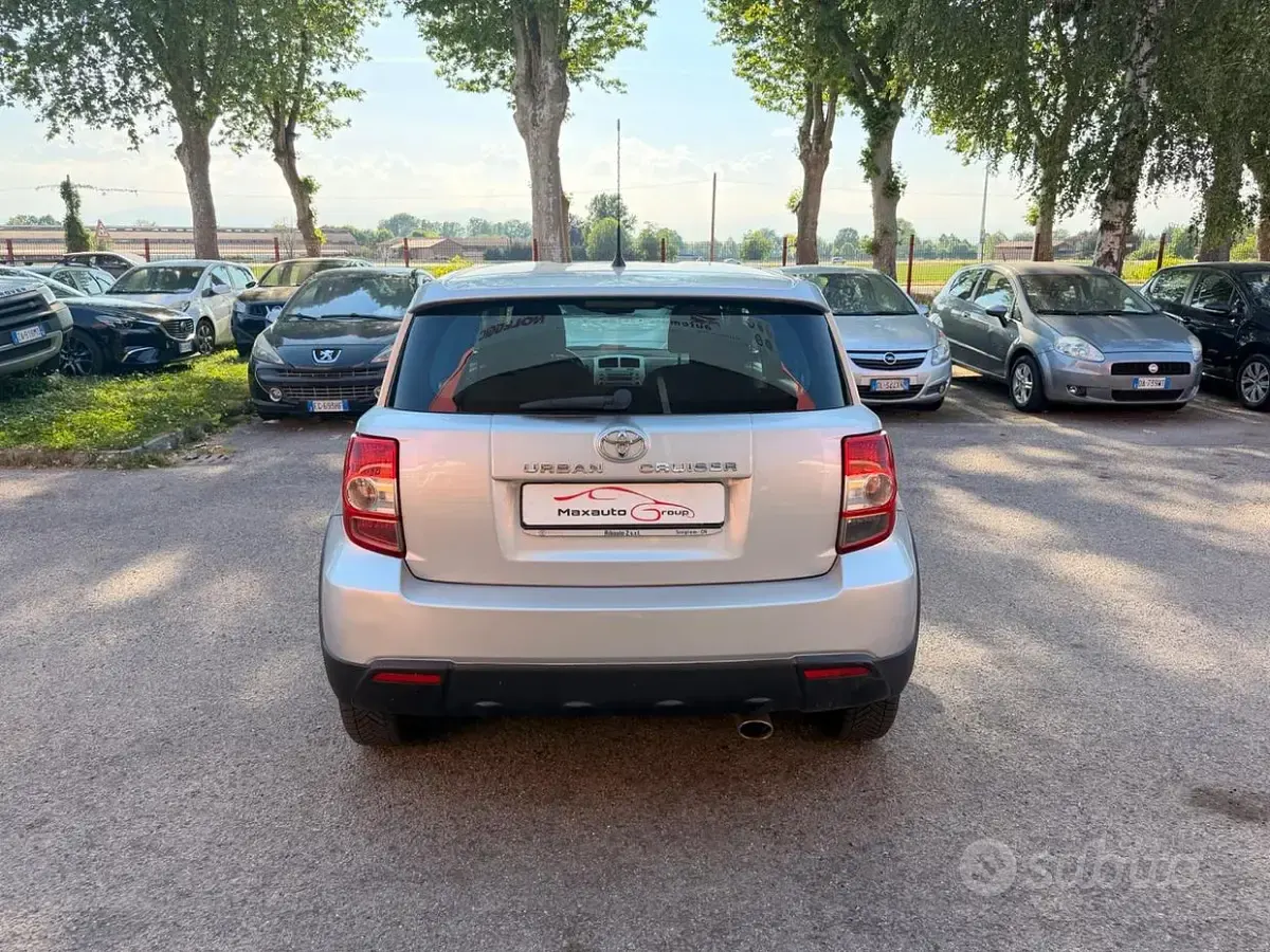 Usata Toyota Urban Cruiser Luxury 90 CV (66 kW) 2009 Grigio Utilitaria