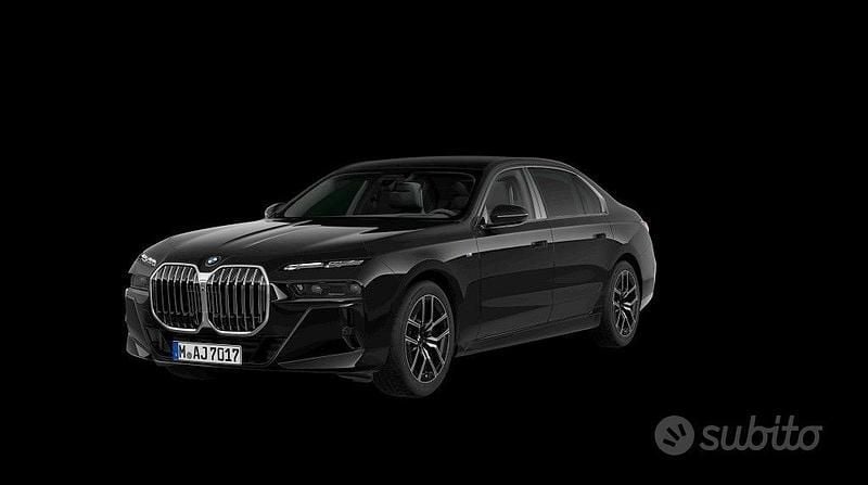 Usata BMW 740 M Sport 299 CV (219 kW) 2025 Black sapphire metallizzato Berlina