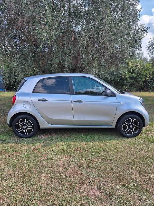 Usata Smart ForFour 71 CV (52 kW) 2015 Argento Utilitaria