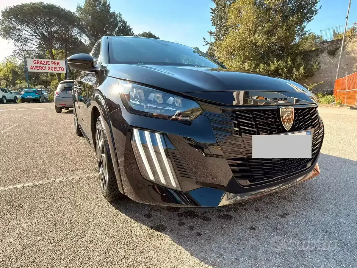 Usata Peugeot 208 GT 102 CV (75 kW) 2024 Nero Utilitaria
