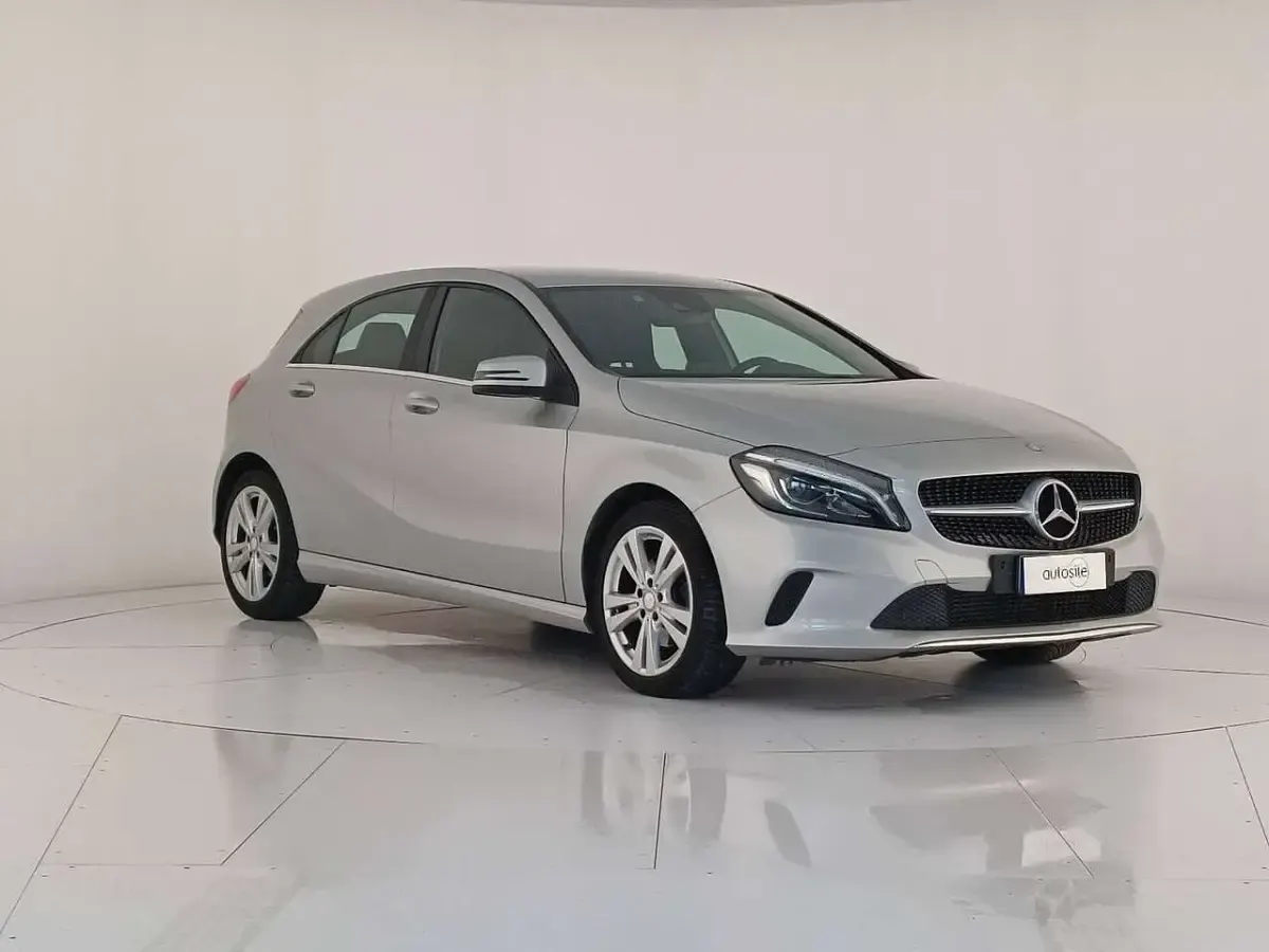 Usata Mercedes A200 156 CV (114 kW) 2018 Argento Berlina