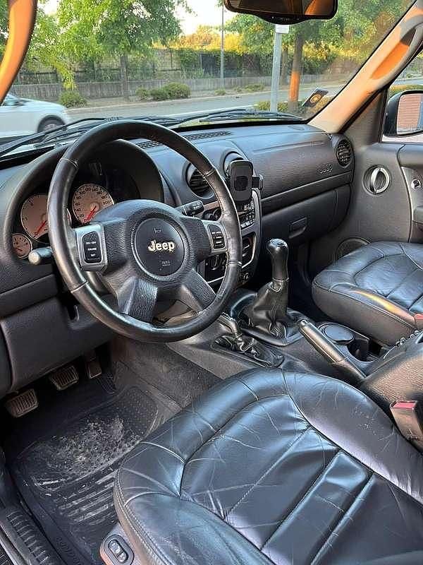 Usata Jeep Cherokee Sport 143 CV (105 kW) 2003 Argento SUV