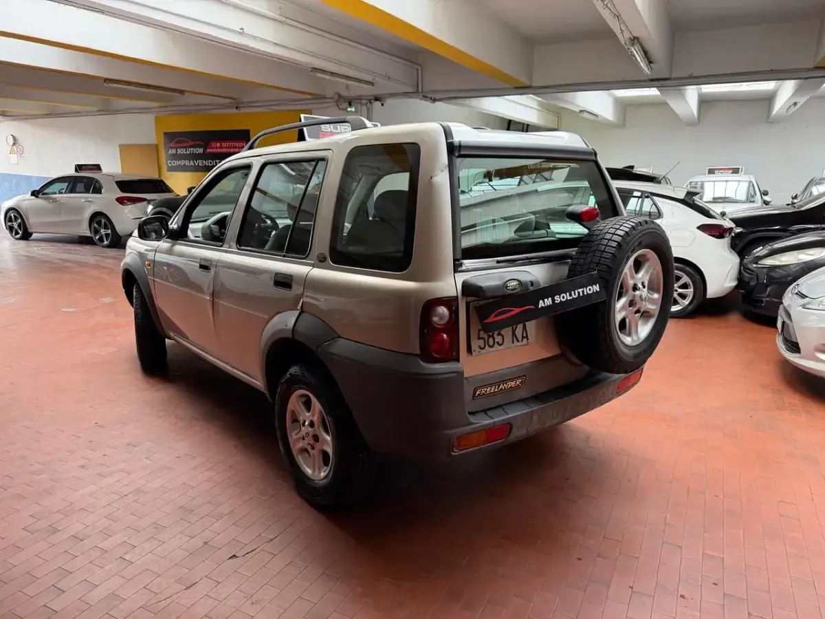 Usata Land Rover Freelander 111 CV (81 kW) 2000 Argento SUV