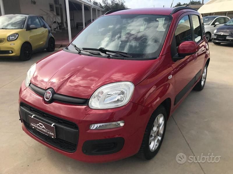 Usata Fiat Panda Lounge 69 CV (50 kW) 2013 Rosso Utilitaria
