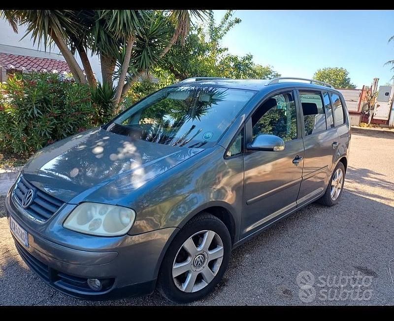 Usata VW Touran 2004 Grigio Monovolume
