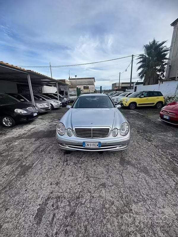 Usata Mercedes E270 Avantgarde 176 CV (129 kW) 2004 Grigio Station wagon