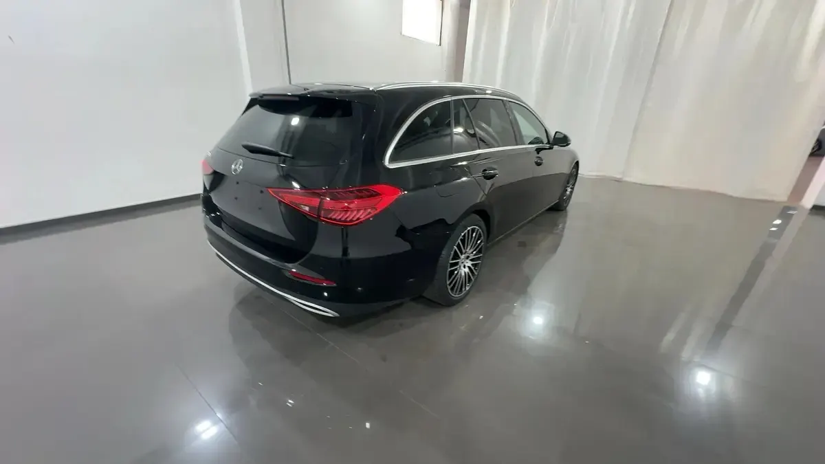 Usata Mercedes 200 Luxury 163 CV (119 kW) 2024 Obsidian black Station wagon