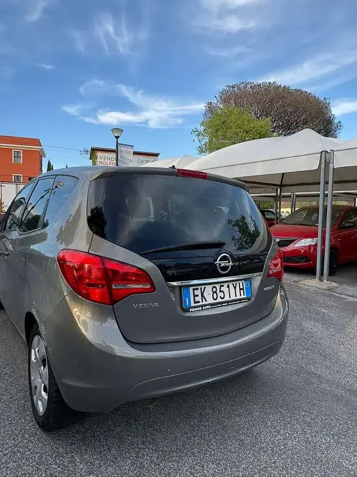 Usata Opel Meriva 95 CV (69 kW) 2011 Grigio Monovolume