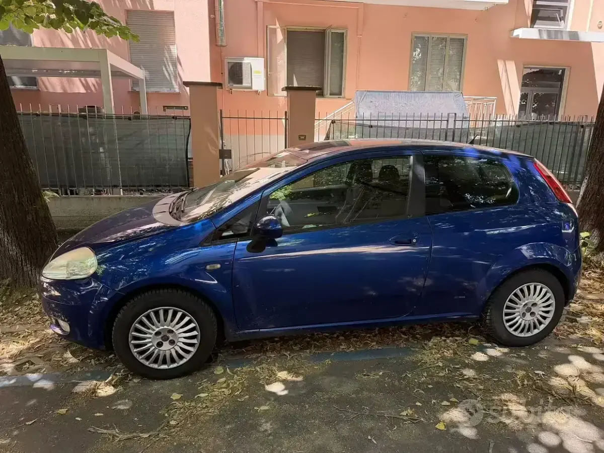 Usata Fiat Grande Punto 75 CV (55 kW) 2007 Bluazzurro Utilitaria