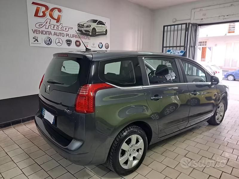 Usata Peugeot 5008 112 CV (82 kW) 2010 Grigio Monovolume