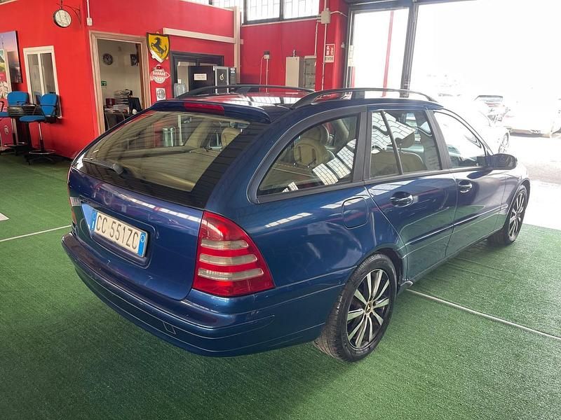 Usata Mercedes C220 142 CV (104 kW) 2003 Blu Station wagon