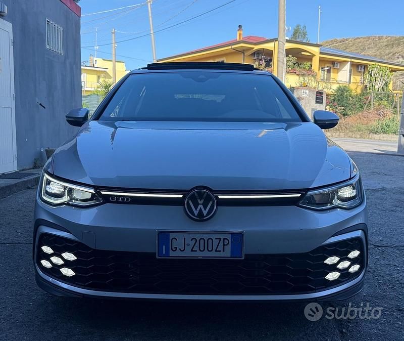 Grigio Usata 2022 VW Golf VIII GTD Tre volumi | 30.000 € (Buon prezzo) - Immagine 1/4