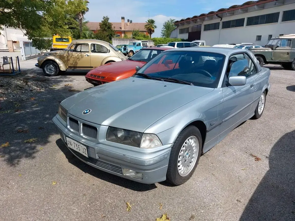 Usata BMW 320 Cabriolet Efficient Dynamics 150 CV (110 kW) 1995 Argento Cabrio