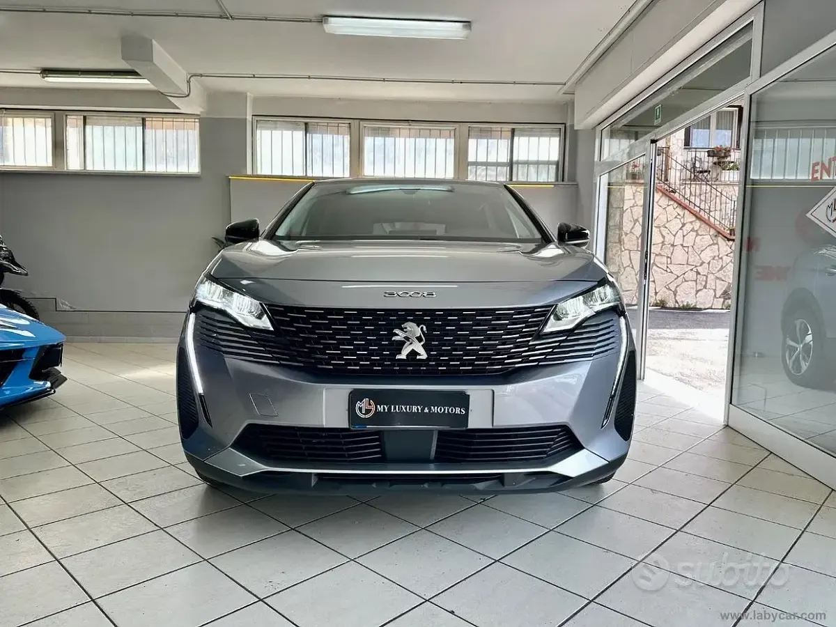 Usata Peugeot 3008 Allure 131 CV (96 kW) 2023 Argento SUV