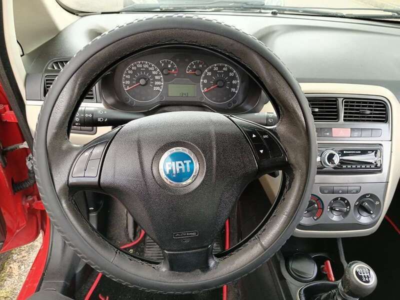Rosso Usata 2006 Fiat Grande Punto Emotion Due volumi | 900 € (Super prezzo) - Immagine 1/4