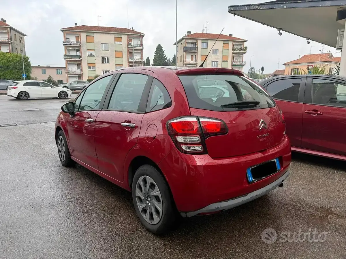 Begagnad Citroën C3 68 HK (50 kW) 2014 Röd Sedan