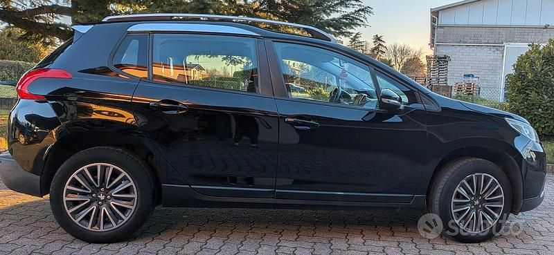 Usata Peugeot 2008 Active 68 CV (50 kW) 2014 Nero SUV