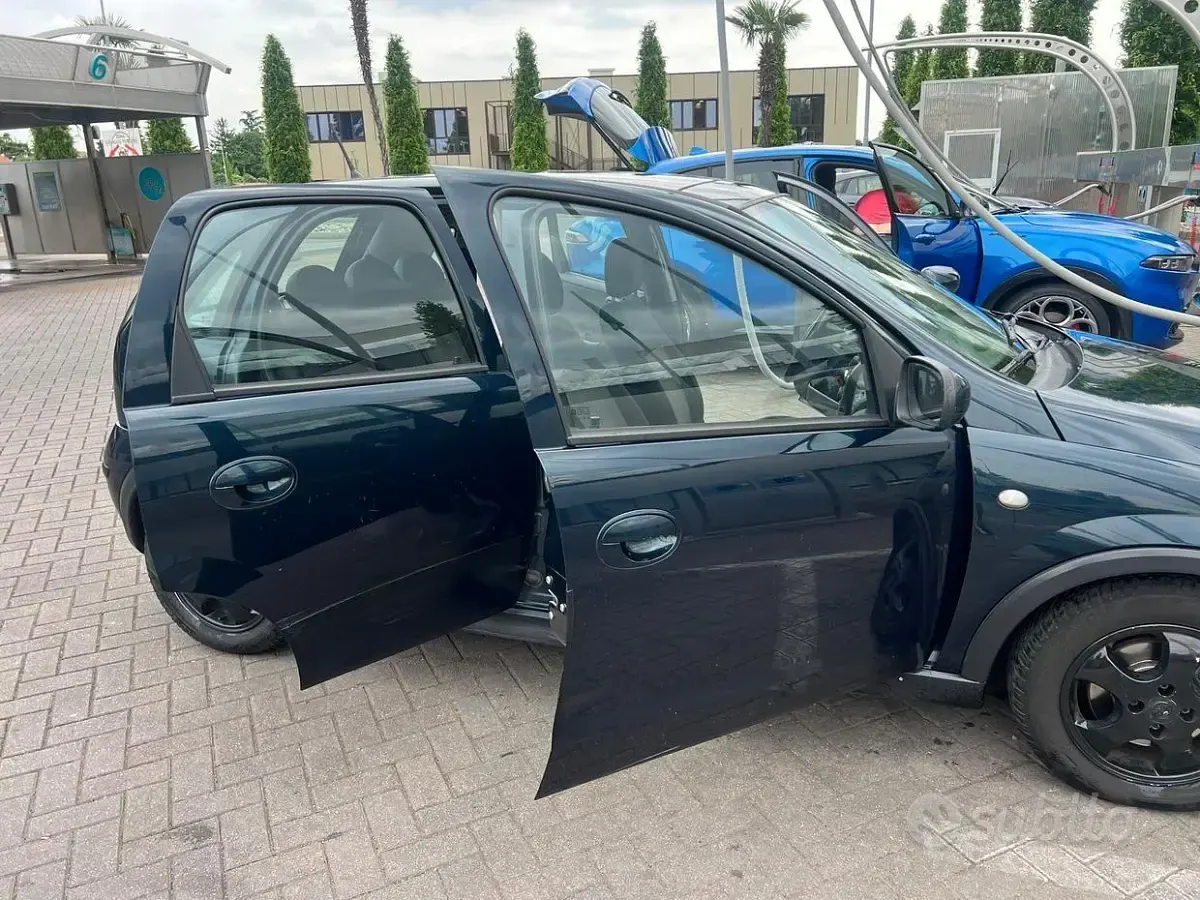 Usata Opel Corsa 69 CV (50 kW) 2006 Blu Utilitaria