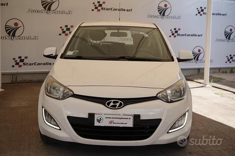 Usata Hyundai i20 Classic 85 CV (62 kW) 2013 Bianco Utilitaria