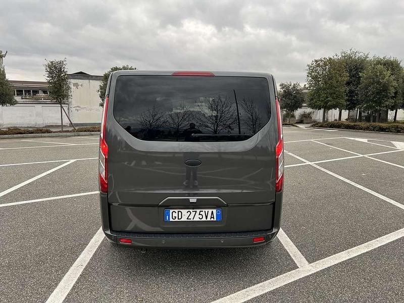 Usata Ford Tourneo Custom 185 CV (136 kW) 2021 Grigio Furgone