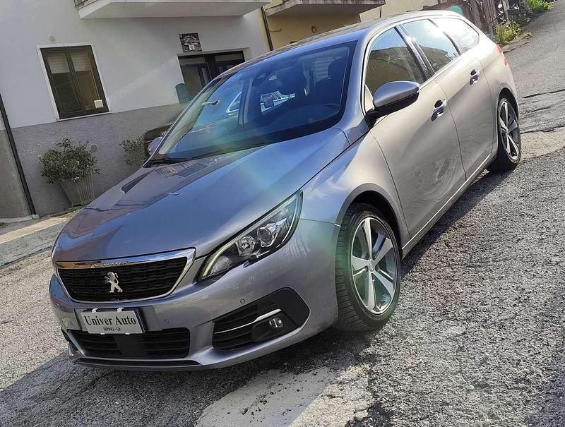 Usata Peugeot 308 Allure 131 CV (96 kW) 2018 Argento Station wagon
