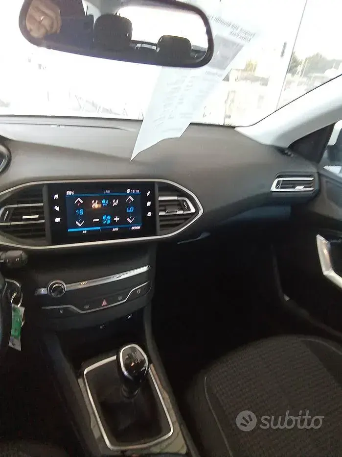 Usata Peugeot 308 Active 131 CV (96 kW) 2021 Bianco Station wagon