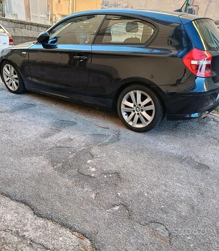 Nero Usata 2008 BMW 120 Utilitaria | 4500 € (Ottimo prezzo) - Immagine 1/4