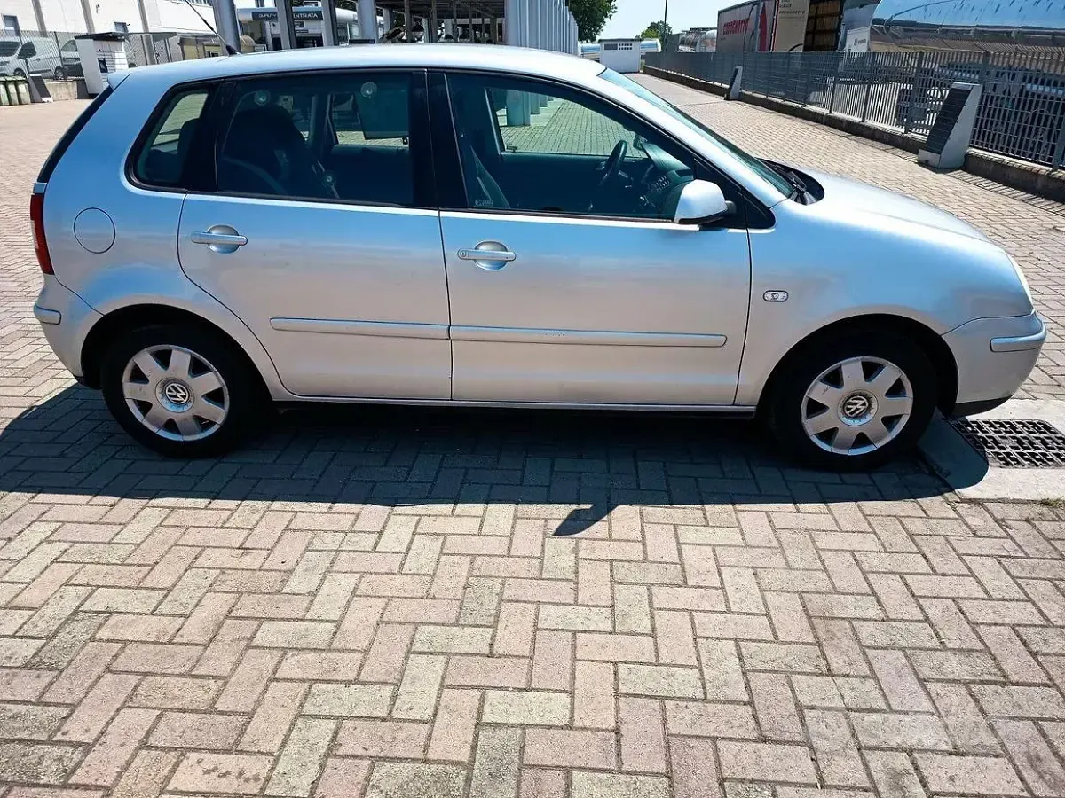 Usata VW Polo 64 CV (47 kW) 2004 Grigio Utilitaria