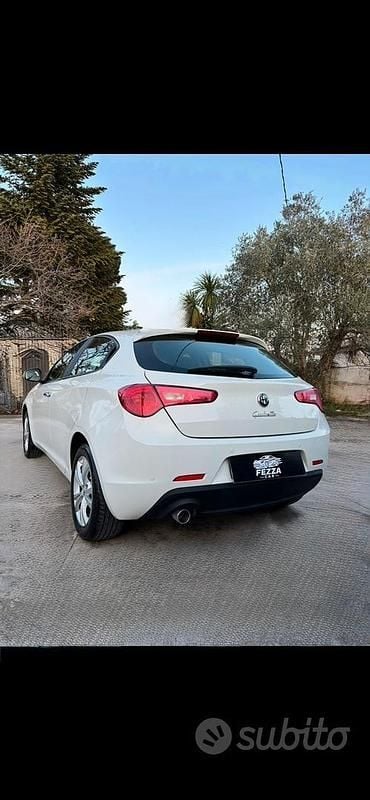 Usata Alfa Romeo Giulietta Business 105 CV (77 kW) 2013 Bianco Berlina