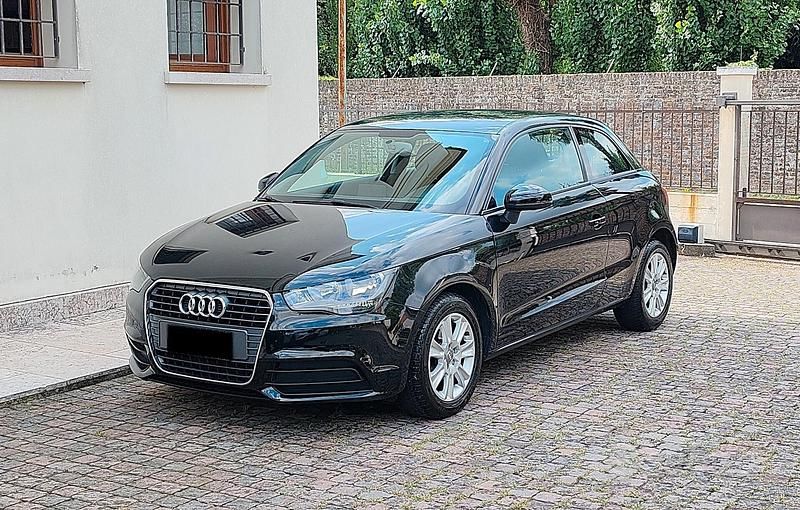 Nero Usata 2012 Audi A1 Attraction Due volumi | 8490 € (Buon prezzo) - Immagine 1/4