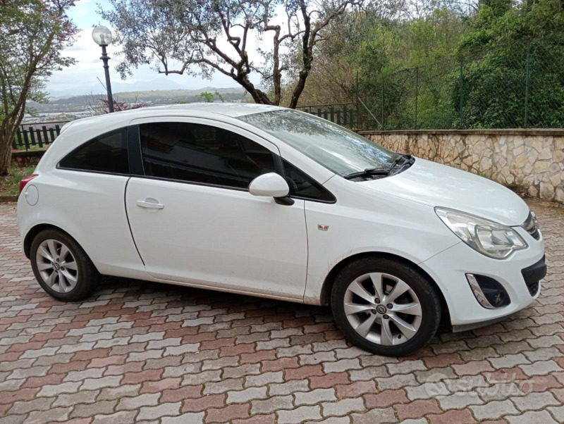 Usato 2013 Opel Corsa 1.2 Benzin 85 CV (6.700 €)