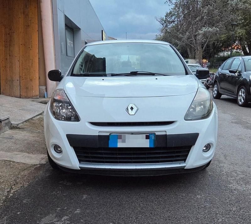 Usata Renault Clio II 74 CV (54 kW) 2011 Bianco Berlina