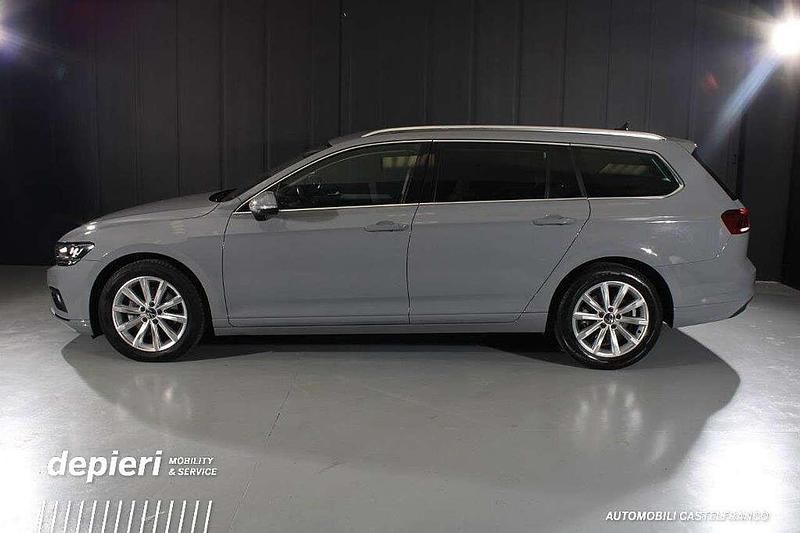 Usata VW Passat Business 150 CV (110 kW) 2023 Grigio Station wagon