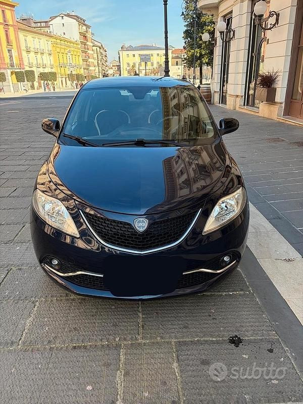 Usata Lancia Ypsilon Gold 69 CV (50 kW) 2017 Blu Utilitaria