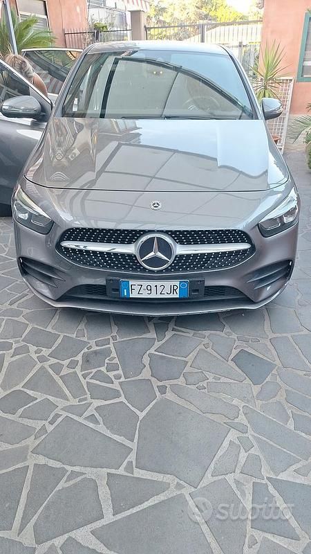 Usata Mercedes B200 2020 Grigio Monovolume