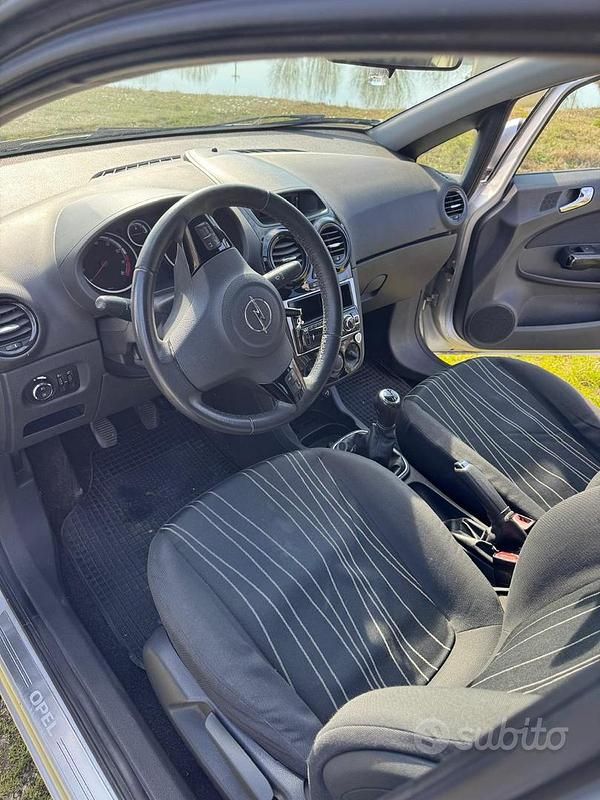 Usata Opel Corsa Club 86 CV (63 kW) 2010 Grigio Utilitaria