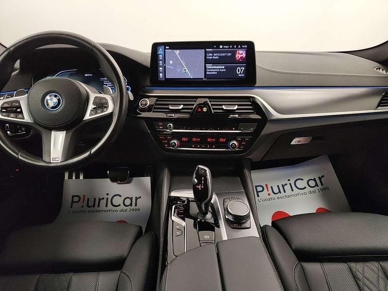 Usata BMW 530e M Sport 184 CV (135 kW) 2022 Blu/azzurro Berlina