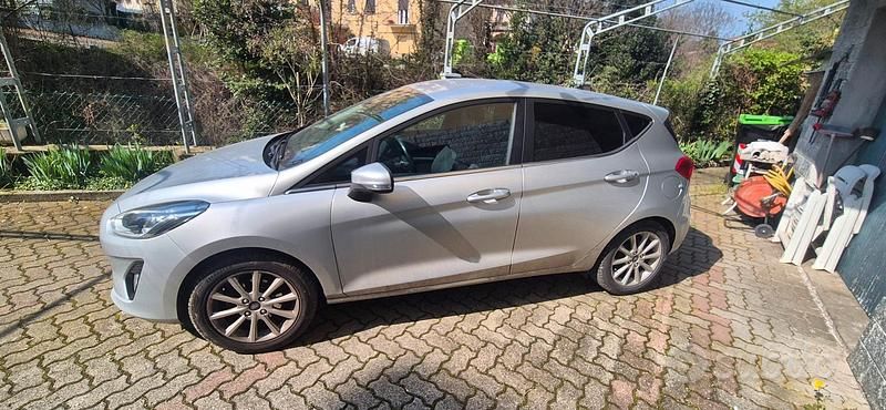 Usata Ford Fiesta Titanium 86 CV (63 kW) 2019 Grigio Utilitaria