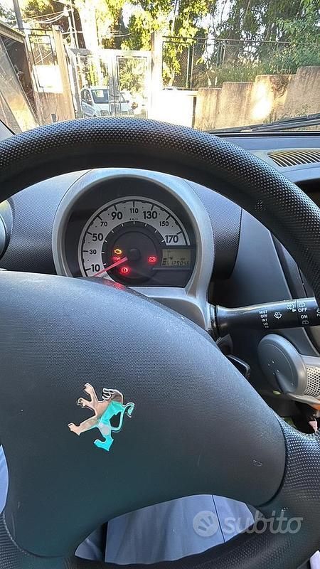 Usata Peugeot 107 73 CV (53 kW) 2011 Bianco Utilitaria