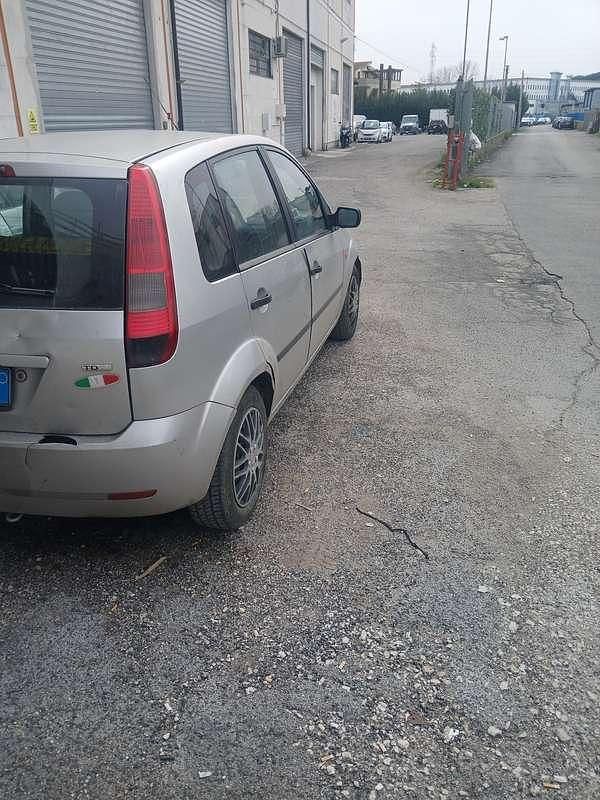 Usata Ford Fiesta Zetec 68 CV (50 kW) 2003 Utilitaria