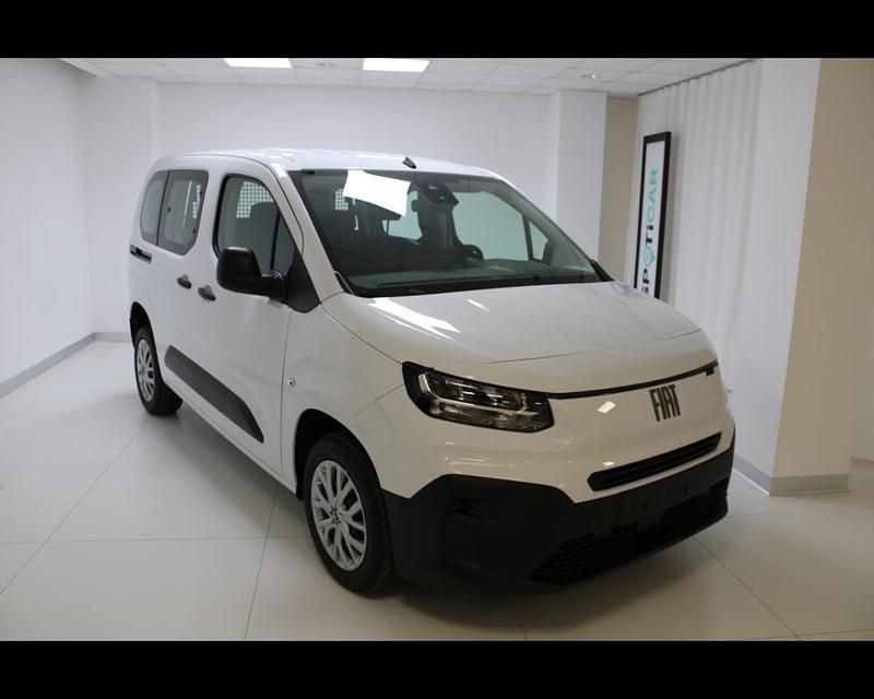 Bianco Nuova 2025 Fiat Doblò Monovolume | 27.500 € - Immagine 1/4