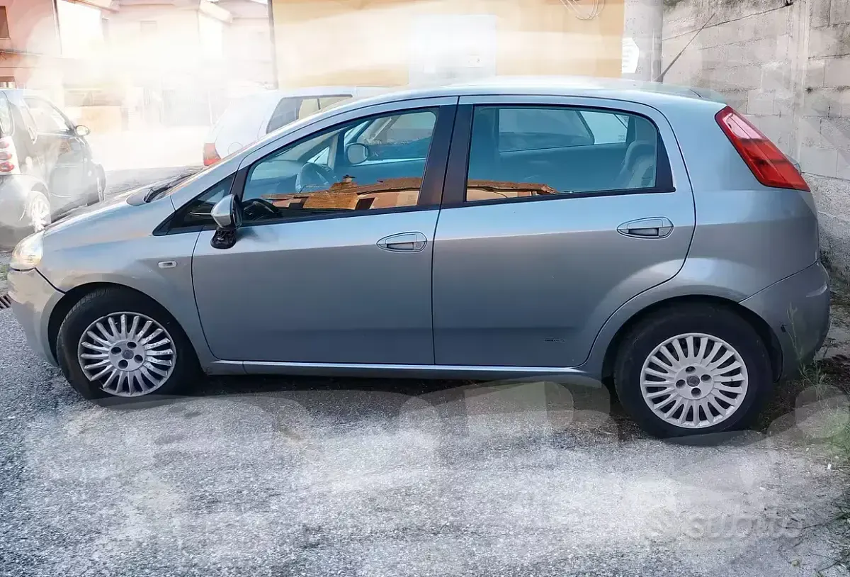 Usata Fiat Grande Punto 75 CV (55 kW) 2008 Grigio Utilitaria