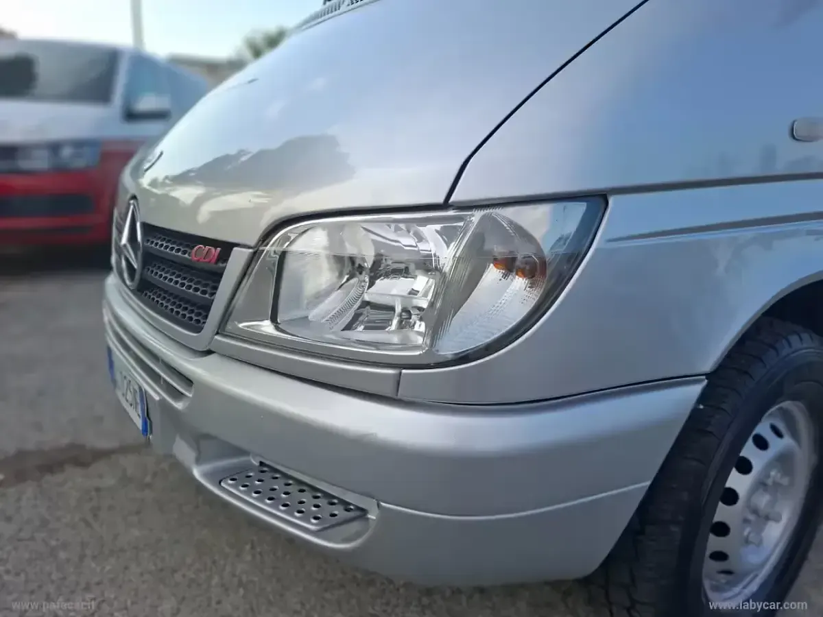Usata Mercedes Sprinter 116 CV (85 kW) 2006 Gray Furgone