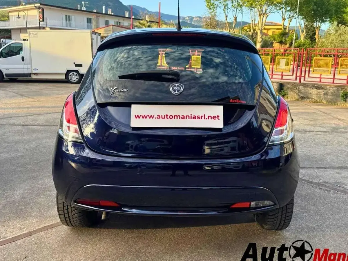 Usado Lancia Ypsilon Gold 69 HP (50 kW) 2016 Azul Citadino