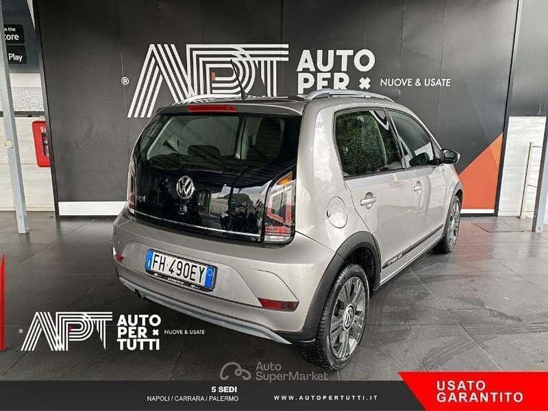 Usata VW cross up! 75 CV (55 kW) 2017 Argento Utilitaria